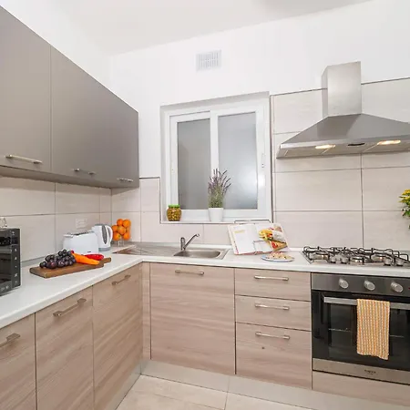 Hillock Apartman *