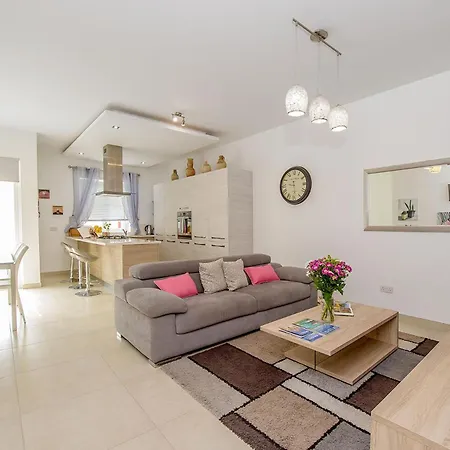 Hillock * Marsalforn