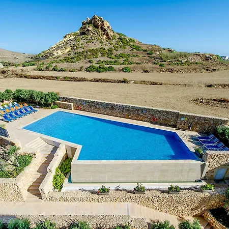 Hillock Apartment *