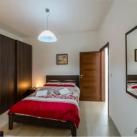 Apartment Hillock