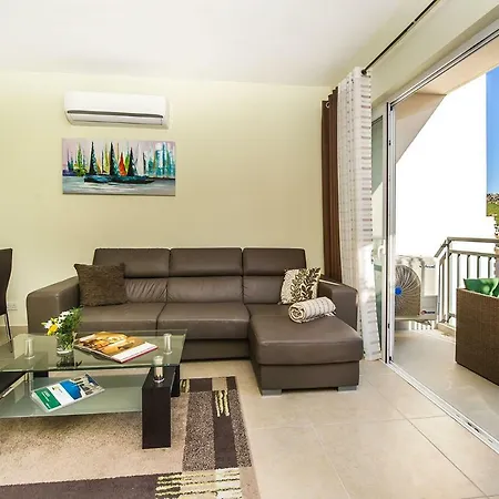 Hillock Apartment