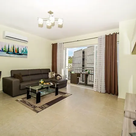 Hillock Apartment