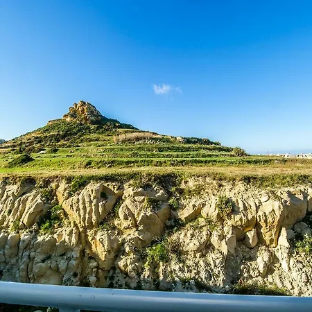 Hillock