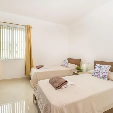 Hillock Apartment