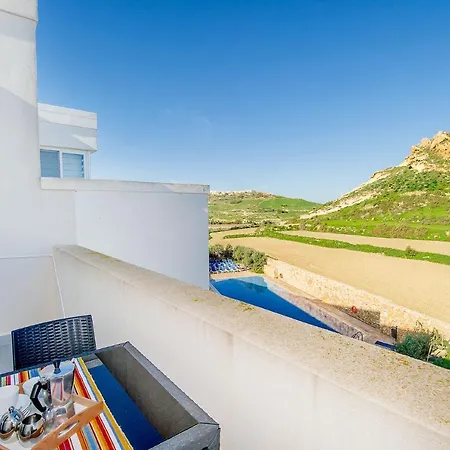 Hillock