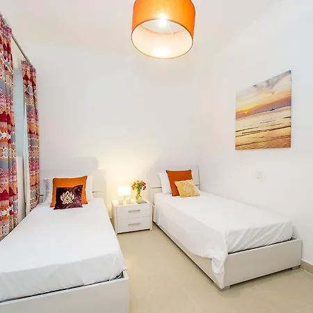 Hillock Apartment