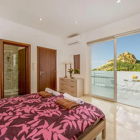 Hillock Apartment *