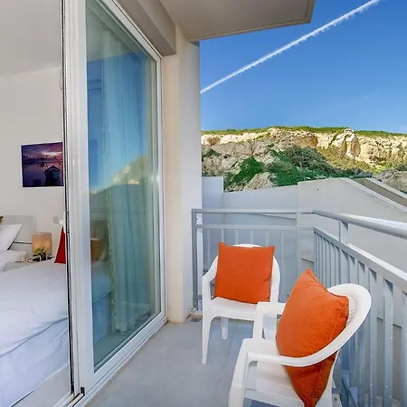 Hillock Apartment