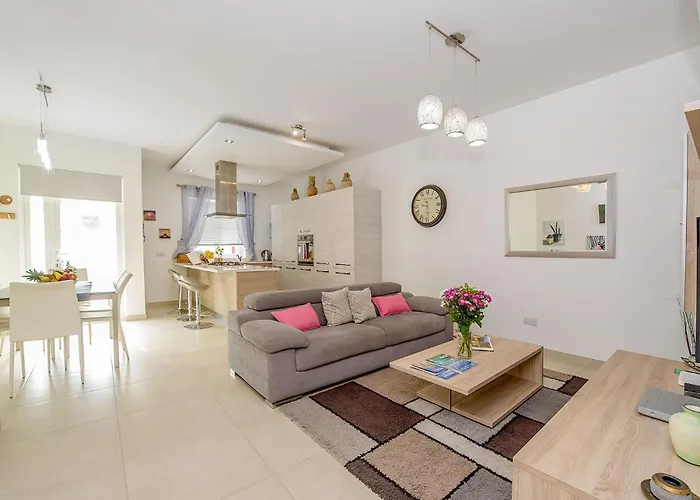 Hillock * Marsalforn