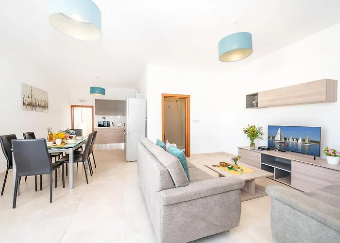 Hillock * Marsalforn